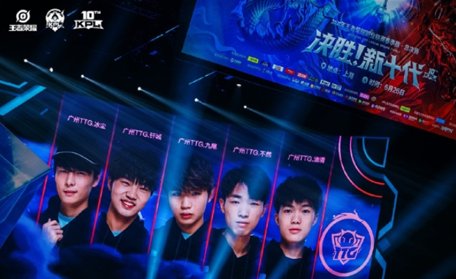 随着她在过 随着她在过